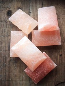 Savon artisanal au sel gemme de l'Himalaya avec sculpture d'amour | Soins de la peau naturels riches en minéraux pour le bien-être, la désintoxication et les cadeaux - Product Image 4