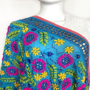 Écharpe d'été en lin Phulkari pour femmes, style lourd avec travail manuel unique et broderie de fils de Delhi - Product Image 1