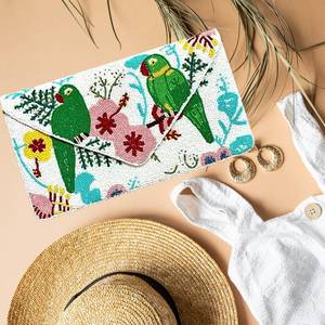 Pochette perlée d'oiseau tropical: sac de soirée floral fabriqué à la main - Product Image 1