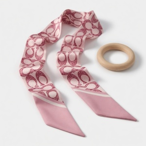 Sciarpa in <span class=keywords><strong>Seta</strong></span> <span class=keywords><strong>Rosa</strong></span> con Motivo a Ferro di Cavallo e Anello in Legno per Acconciature e Accessorio Moda Creativo per Donne - Product Image 1