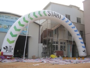 Arche publicitaire gonflable électrique de départ et d'arrivée avec impression numérique, dimensions supérieures à 12 pieds, méthode de gonflage facile - Product Image 2