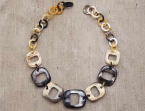 Collar de Lujo Hecho a Mano con Cuerno de Búfalo, Joyería Natural y Sostenible para Mujer, Alta Calidad - Product Image 3