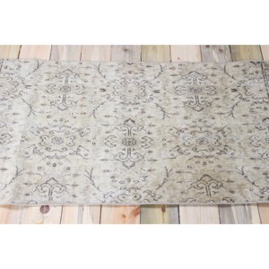 Tapis turc vintage de 2,4 x 5,6 pieds, petit tapis, tapis brun, tapis à motifs floraux - Product Image 3