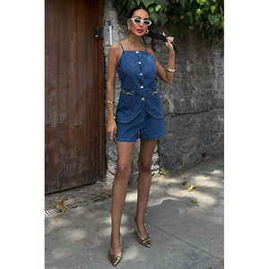 Conjunto de Top Corto y Pantalones Cortos Vaqueros con Botones y Accesorios Dorados 10173 con Elementos de Moda - Product Image 1