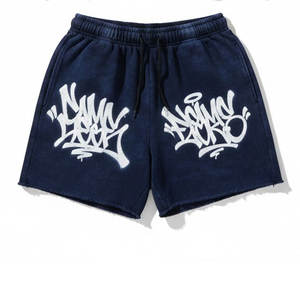 Ensemble deux pièces inspiré du streetwear pour hommes, t-shirt graphique et short, design audacieux pour les jeunes hommes, mode décontractée, rouge et noir audacieux - Product Image 6