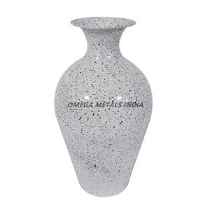 Jarrón moderno de metal blanco texturizado con cuello acampanado de patrón moteado único ideal para exhibir y diseñar interiores sofisticados - Product Image 1