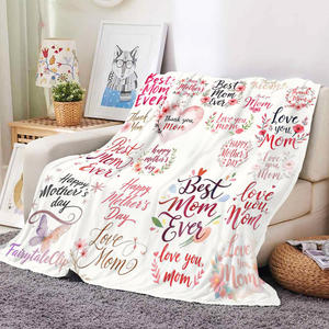 Couverture polaire super douce et confortable à sublimation personnalisée pour la Fête des Mères, avec motif floral et <span class=keywords><strong>citation</strong></span> « Maman », idéale comme cadeau. Expédition immédiate. - Product Image 1