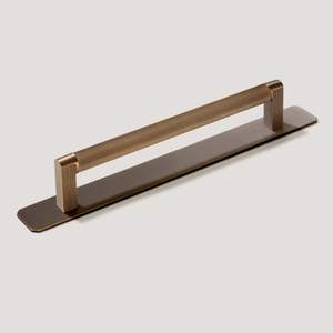 Poignée de tirage en métal pour meubles de luxe sur mesure avec un design artisanal haut de gamme pour une utilisation intérieure exclusive - Product Image 4