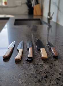 LOT de 5 couteaux de cuisine multifonctionnels ambidextres en acier inoxydable personnalisés avec manches en plastique/bois - Product Image 3