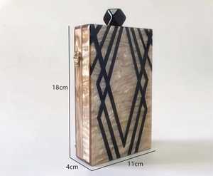 Ensemble de sac à main en résine pour femme, avec collier à breloque papillon, pour mariage - Ensemble de sac complet, design créatif - Product Image 3