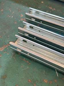 Línea de Conformación de Rollos de Perfiles C/Z, Máquina de Acero para Perfiles C con Dispositivo de Punzonado, Piezas Centrales de Engranajes y Motor para Techos - Product Image 3