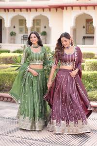 Lahenga Choli Dupatta Vintage con Bordado Zari Dorado y Lentejuelas, Silueta Holgada hasta el Suelo, Cintura Natural, Verano - Product Image 2