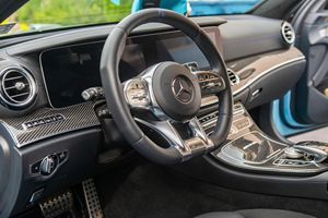 Mercedes-AMG E63 S Wagon d'occasion 2020, environ 8 200 milles, finition Gulf Blue Manufaktur, freins en carbone-céramique, très bien équipée - Product Image 3