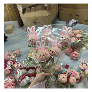 Fleur au crochet en fil doux, fleur faite à la main pour les boîtes cadeaux, la décoration de table et les projets de bricolage, Vietnam - Product Image 1