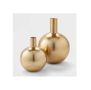 Vase à fleurs en fer de style designer élégant pour une décoration charmante de salon avec une esthétique florale artisanale - Product Image 2