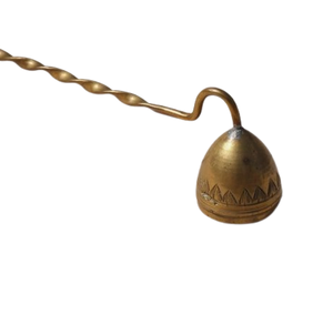 Éteignoir à bougie en métal de forme conique avec longue poignée Nouvelle arrivée Éteindre les bougies en toute sécurité avec des mèches de bougie à motifs - Product Image 2