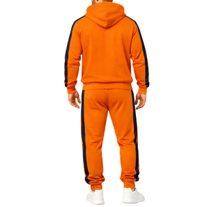 Conjunto deportivo de dos piezas para hombre, con capucha, en naranja y negro, con franjas en contraste, disponible en varios colores, entre los más vendidos. - Product Image 2