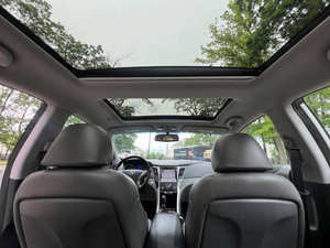 Hyundai Sonata 2014 Usado en Buen Estado, Volante a la Izquierda - Product Image 2