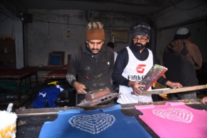 Trendy Men Streetwear Chándal Conjunto Logotipo personalizado Cremallera Sudadera con capucha y pantalones Jogger - Product Image 6