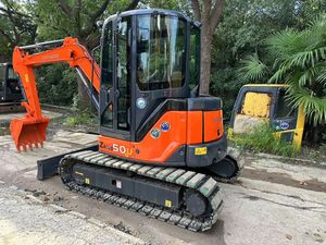 Hitachi ZX50U-2 Midi Excavator d'occasion Japon Excavateur sur chenilles en bon état Moteur Isuzu Caterpillar Core Components-Motor Pump - Product Image 4