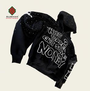 Sweat-shirt d'hiver noir audacieux avec lettrage vieilli et manches en strass, 100% coton, polaire tricoté respirant - Product Image 6