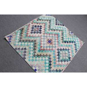 Alfombra turca vintage de 4.1x3.7 pies, alfombra decorativa, alfombra de lana con motivos de plantas y árboles en azul y verde. - Product Image 4