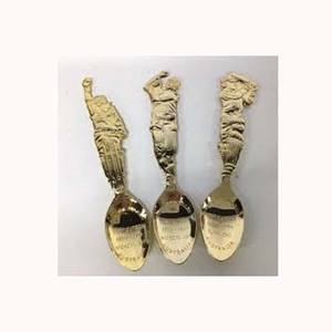 ชุดมีดสแตนเลสขัดเงากระจกสีทองพร้อมด้ามจับลายนางเงือกแบบนูนชุดมีดราชวงศ์ดีไซน์ทำด้วยมือ - Product Image 1