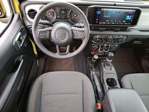 รถจี๊ปแรงเลอร์ วิลลิส 4 ประตู SUV ขับเคลื่อน 4 ล้อ ไมล์น้อย เกียร์ 8 สปีด รองรับระบบ CAYPLAY เบาะนั่งอุ่นได้ - Product Image 2