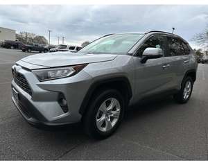 RAV4 XLE FWD SPORT UTILITY FWD (2.5L 4CYL GAS/ELECTRIC CVT) d'occasion 2021/2022 - SUV d'occasion - Product Image 1