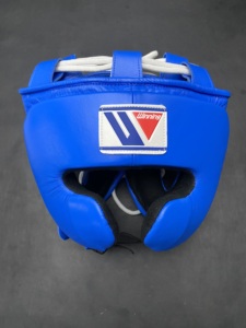 Ensemble de boxe bleu personnalisable et gagnant Équipement de fitness d'arts martiaux en cuir de haute qualité avec gants de poignet lacés - Product Image 3