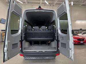 Mercedes-Benz Sprinter 2500 Usada del 2016 con Techo Normal - Product Image 5