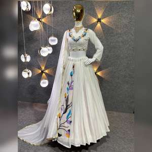 Lehenga-choli เย็บอย่างเต็มที่ในสไตล์แฟนซีใหม่ georgette กับงานปักหลาย Daga และงาน Moti - Product Image 3