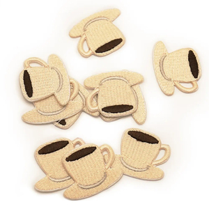 Preço De Fábrica Em Relevo Logotipo Personalizado Bordado Patches Ferro 3D Em Bonito Copo Forma Máquinas Bordado Patch Para Hoodies Camisas