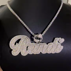 Colgante Unisex de Plata de Ley 925 con Nombre Personalizado y Moissanita, Diseño Exclusivo con Incrustaciones de Diamantes, para Toda Ocasión - Product Image 1