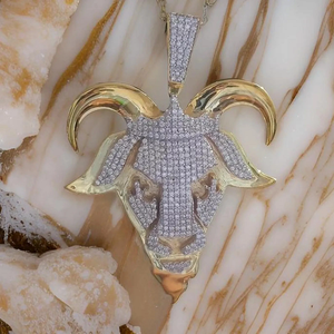 Pendentif tête de chèvre en diamant créé de laboratoire de taille ronde de 4,00Ct Pendentif de mode en moissanite sophistiqué plaqué or jaune 14 carats - Product Image 1