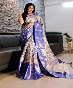 Découvrez l'attrait de notre riche crape sarees, orné d'un travail exquis du diamant, garanti pour faire tourner les têtes - Product Image 1