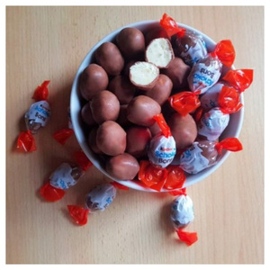 Choko Bons ที่ดีที่สุด-ตรงกลางน้ำนมนุ่มกับชิ้นเฮเซลนัทกรุบกรอบปกคลุมด้วยชั้นของช็อคโกแลตสีขาวแสนอร่อย - Product Image 4