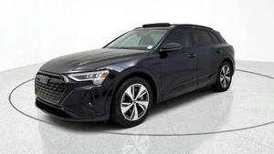 Audi Q8 e-tron quattro Premium AWD quattro Premium 4dr SUV 2024, autos usados sin accidentes en venta - Product Image 5