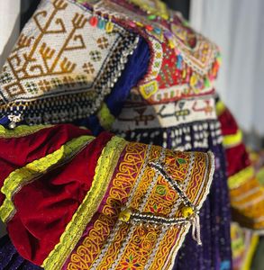 Salwar Kameez bordado tradicional afgano hecho a mano para mujer, tamaño personalizado, terciopelo y seda, algodón, fiesta, boda, oferta de 106 $ - Product Image 2