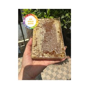 Blocs naturels en nid d'abeille avec du miel brut pur à l'intérieur de la ferme produit de haute qualité goût sucré et avantages pour la santé - Product Image 1