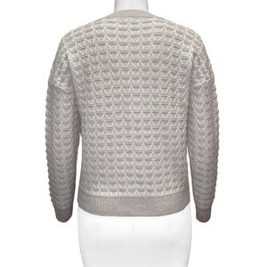 เสื้อคาร์ดิแกนถักไหมพรมแขนยาวสำหรับผู้หญิง รุ่น FW23 ผ้าคอตตอนผสมอะคริลิกและโพลีเอสเตอร์ ตกแต่งด้วยลายเย็บแบบเจควาร์ด กระดุมหุ้มผ้า ดีไซน์หรูหราสำหรับฤดูหนาว - Product Image 2