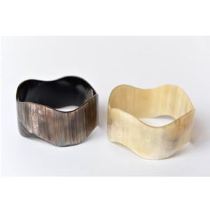 Brazalete de cuerno de búfalo pulido para producto de gran oferta con joyería de cuentas de latón - Product Image 1