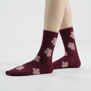 Chaussettes en coton pour femmes Kikiya, respirantes, à imprimé floral, décontractées, grand motif floral, usage quotidien, techniques de tricot ODM, classe 4 - Product Image 4
