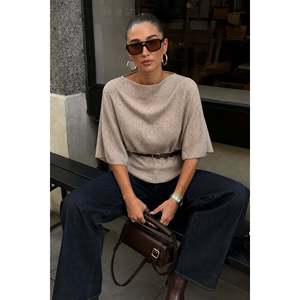เสื้อไหมพรมคอวีแบบมีเชือกผูก - สีดำ - สีดำ - Product Image 6