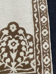 Alfombra suave de alta calidad con mechones a mano con respaldo de algodón fuerte y diseño moderno para uso en el piso de la sala de estar - Product Image 3