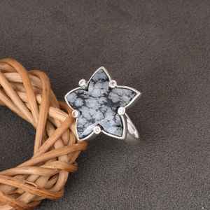 แหวนเงินสเตอร์ลิงลายเกล็ดหิมะออบซิเดียนทำมือดอกไม้ค็อกเทลเครื่องประดับอัญมณีโบฮีเมียนของขวัญสำหรับเธอ - Product Image 2