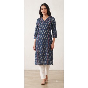 Améliorez votre garde-robe quotidienne avec cette charmante robe formelle pour femme, col en V, manches trois quarts, bleu ciel, imprimée, en popeline de coton respirant - Product Image 1