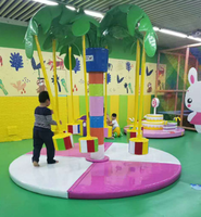 Manège intérieur rotatif pour enfants en forme de cocotier, équipement de jeu souple électrique, carrousel de parc d'attractions, équipement d'amusement en forme de palmier rotatif