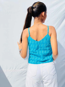 Top court en coton turquoise Kantha avec broderie à motif uni et tissu tricoté ajouré pour femmes - Product Image 3