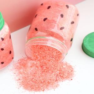 Sel de bain minéral hydratant de pastèque biologique | Tremper rafraîchissant avec des extraits de fruits naturels | Cristaux détox en vrac en gros - Product Image 1